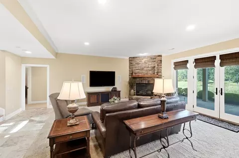 Living - 5184 Emerald View Dr, Hamilton Township, OH 45039 photo 8 of 10