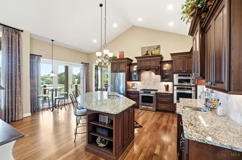 Kitchen - 5184 Emerald View Dr, Hamilton Township, OH 45039 photo 1 of 8