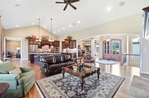 Living - 5184 Emerald View Dr, Hamilton Township, OH 45039 photo 5 of 10