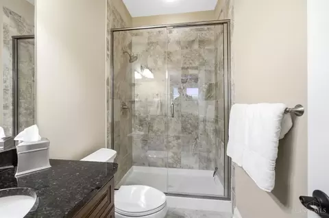 Bath - 5184 Emerald View Dr, Hamilton Township, OH 45039 photo 9 of 12