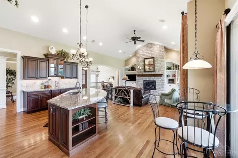 Kitchen - 5184 Emerald View Dr, Hamilton Township, OH 45039 photo 4 of 8