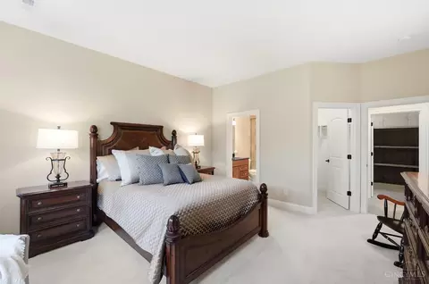 Bedroom - 5184 Emerald View Dr, Hamilton Township, OH 45039 photo 9 of 15