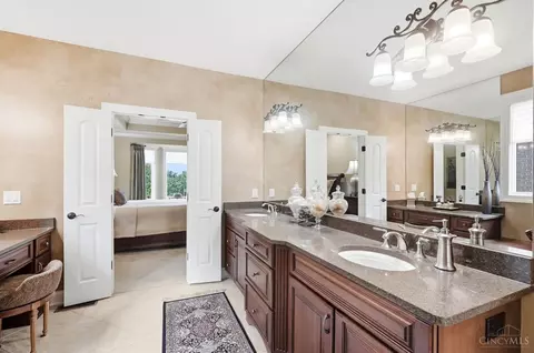 Bath - 5184 Emerald View Dr, Hamilton Township, OH 45039 photo 3 of 12