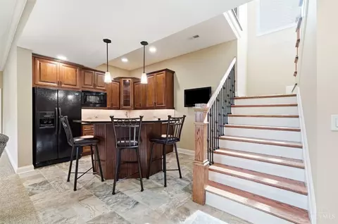 Kitchen - 5184 Emerald View Dr, Hamilton Township, OH 45039 photo 7 of 8