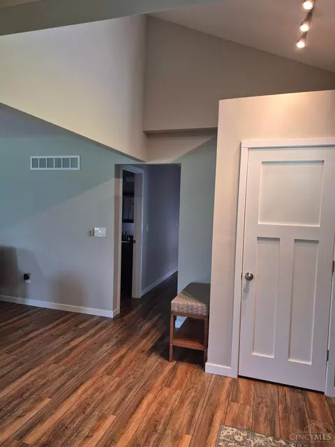 Entry Way - 488 Green Rd, Cincinnati, OH 45255 photo 2 of 4