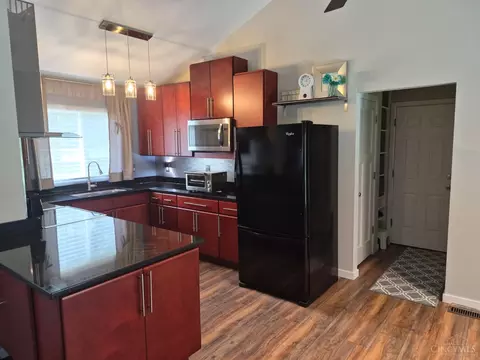 Kitchen - 488 Green Rd, Cincinnati, OH 45255 photo 2 of 2