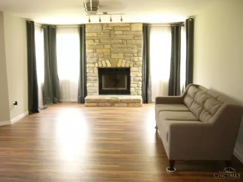 Living - 488 Green Rd, Cincinnati, OH 45255 photo 1 of 3