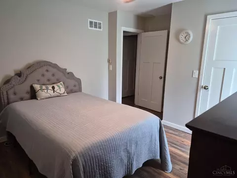 Bedroom - 488 Green Rd, Cincinnati, OH 45255 photo 1 of 4