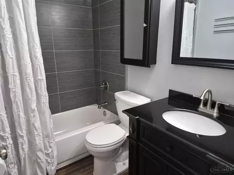 Bath - 488 Green Rd, Cincinnati, OH 45255 photo 1 of 3