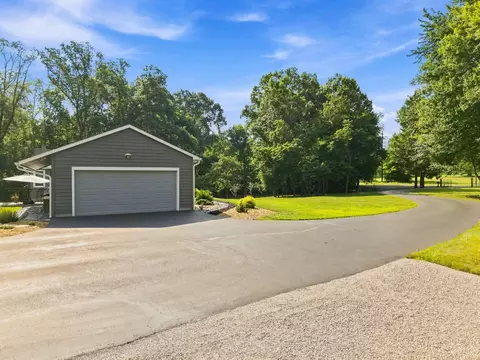 Exterior - 488 Green Rd, Cincinnati, OH 45255 photo 4 of 9