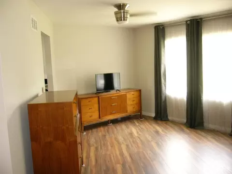 Living - 488 Green Rd, Cincinnati, OH 45255 photo 3 of 3