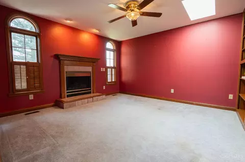 Living - 3232 Mclean Rd, Franklin, OH 45005 photo 5 of 8