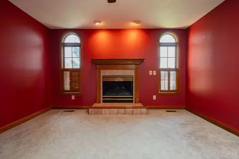 Living - 3232 Mclean Rd, Franklin, OH 45005 photo 6 of 8