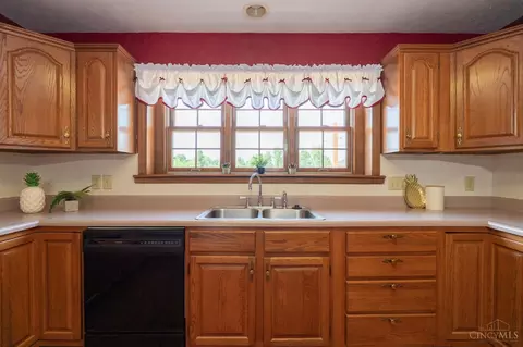 Kitchen - 3232 Mclean Rd, Franklin, OH 45005 photo 1 of 4
