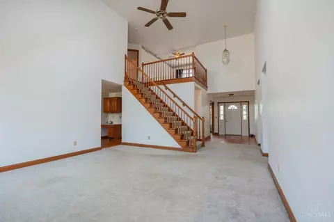 Living - 3232 Mclean Rd, Franklin, OH 45005 photo 4 of 8