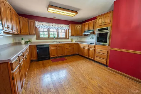 Kitchen - 3232 Mclean Rd, Franklin, OH 45005 photo 3 of 4