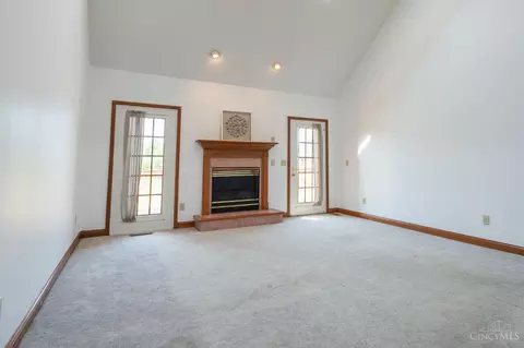 Living - 3232 Mclean Rd, Franklin, OH 45005 photo 2 of 8