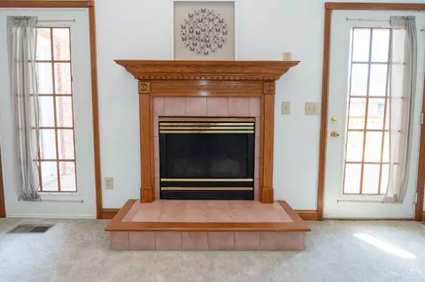 Living - 3232 Mclean Rd, Franklin, OH 45005 photo 3 of 8