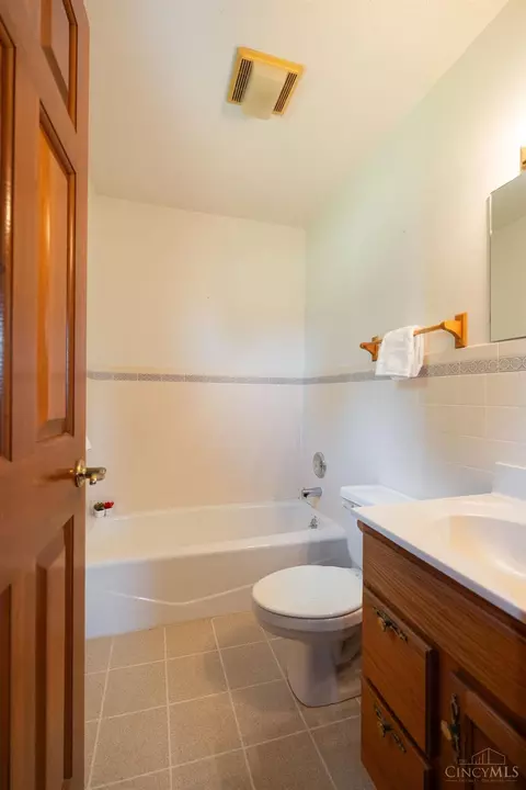 Bath - 3232 Mclean Rd, Franklin, OH 45005 photo 1 of 6