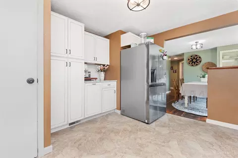 Kitchen - 590 Dorgene Ln, Cincinnati, OH 45244 photo 2 of 3