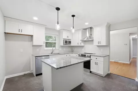 Kitchen - 6331 Starridge Ct, Cincinnati, OH 45248 photo 4 of 6