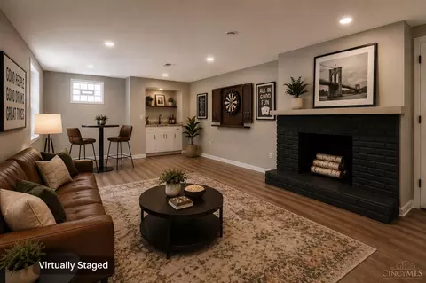 Living - 6331 Starridge Ct, Cincinnati, OH 45248 photo 3 of 5