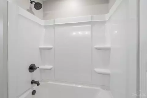 Bath - 6331 Starridge Ct, Cincinnati, OH 45248 photo 4 of 6