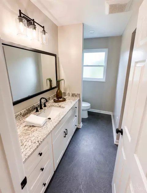 Bath - 6331 Starridge Ct, Cincinnati, OH 45248 photo 3 of 6