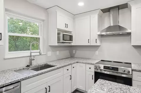 Kitchen - 6331 Starridge Ct, Cincinnati, OH 45248 photo 5 of 6
