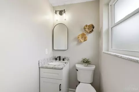 Bath - 6331 Starridge Ct, Cincinnati, OH 45248 photo 2 of 6
