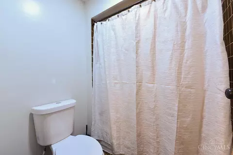 Bath - 2713 Christopher Dr, Batavia, OH 45103 photo 2 of 3