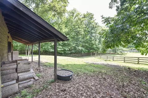 Exterior - 2713 Christopher Dr, Batavia, OH 45103 photo 12 of 18