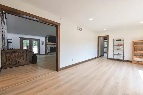 Living - 2713 Christopher Dr, Batavia, OH 45103 photo 2 of 7
