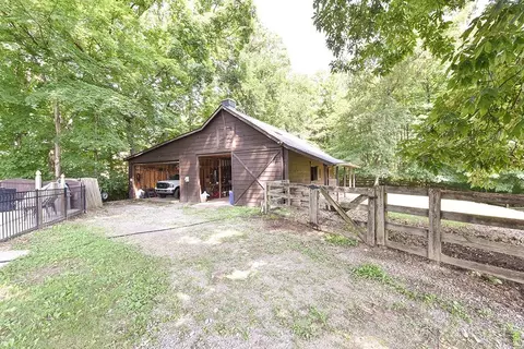 Exterior - 2713 Christopher Dr, Batavia, OH 45103 photo 11 of 18