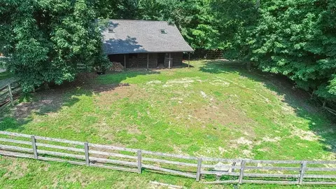 Exterior - 2713 Christopher Dr, Batavia, OH 45103 photo 13 of 18