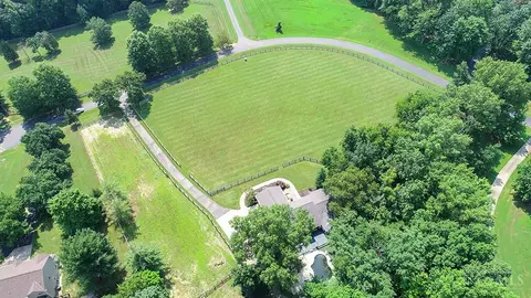 View/Area - 2713 Christopher Dr, Batavia, OH 45103 photo 2 of 7