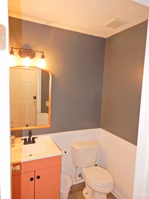 Bath - 4657 Cardinal Dr, Cincinnati, OH 45244 photo 3 of 3