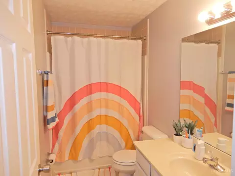 Bath - 4657 Cardinal Dr, Cincinnati, OH 45244 photo 2 of 3
