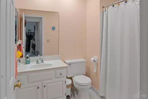 Bath - 7976 Ashley View Dr, Cincinnati, OH 45227 photo 3 of 3