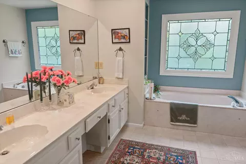 Bath - 7976 Ashley View Dr, Cincinnati, OH 45227 photo 2 of 3