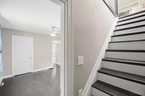 Entry Way - 7026 Britton Ave, Cincinnati, OH 45227 photo 2 of 7