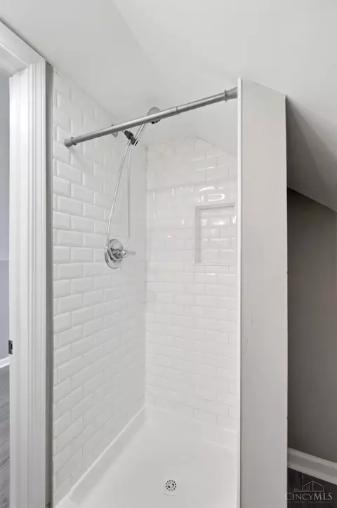 Bath - 7026 Britton Ave, Cincinnati, OH 45227 photo 6 of 6