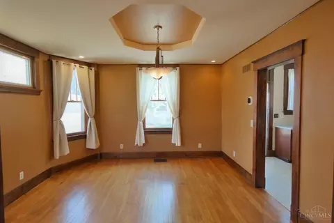 Living - 4775 Dale Ave, Cincinnati, OH 45238 photo 5 of 7