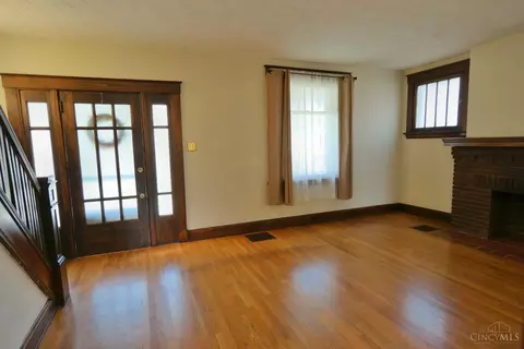 Living - 4775 Dale Ave, Cincinnati, OH 45238 photo 4 of 7