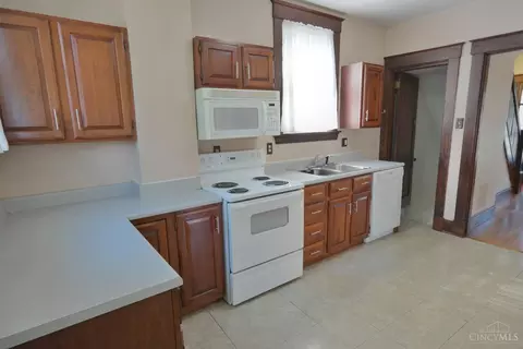 Kitchen - 4775 Dale Ave, Cincinnati, OH 45238 photo 3 of 4