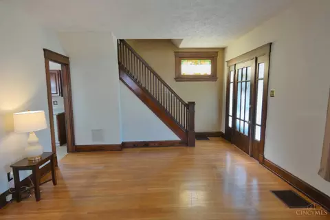 Living - 4775 Dale Ave, Cincinnati, OH 45238 photo 2 of 7