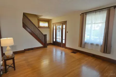 Living - 4775 Dale Ave, Cincinnati, OH 45238 photo 3 of 7