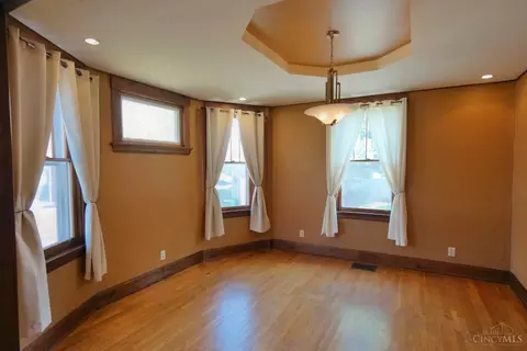 Living - 4775 Dale Ave, Cincinnati, OH 45238 photo 6 of 7