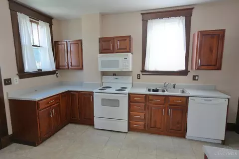 Kitchen - 4775 Dale Ave, Cincinnati, OH 45238 photo 2 of 4