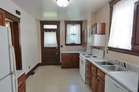 Kitchen - 4775 Dale Ave, Cincinnati, OH 45238 photo 1 of 4